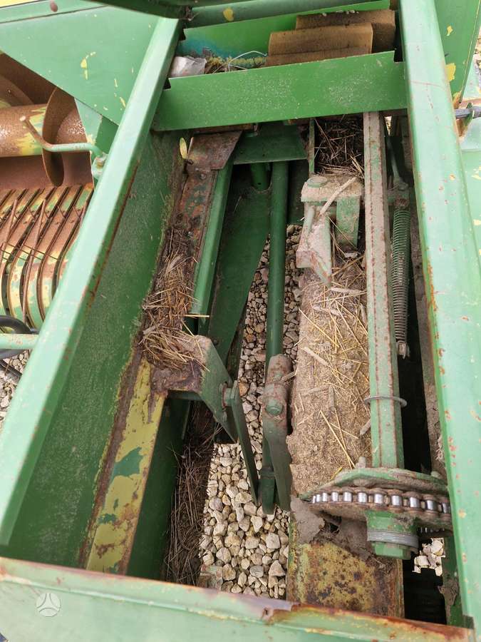 John Deere 332, presai