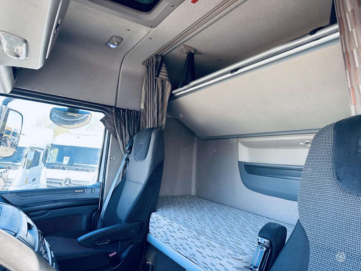 DAF XF 106.460 Space Cab, double sleeper
