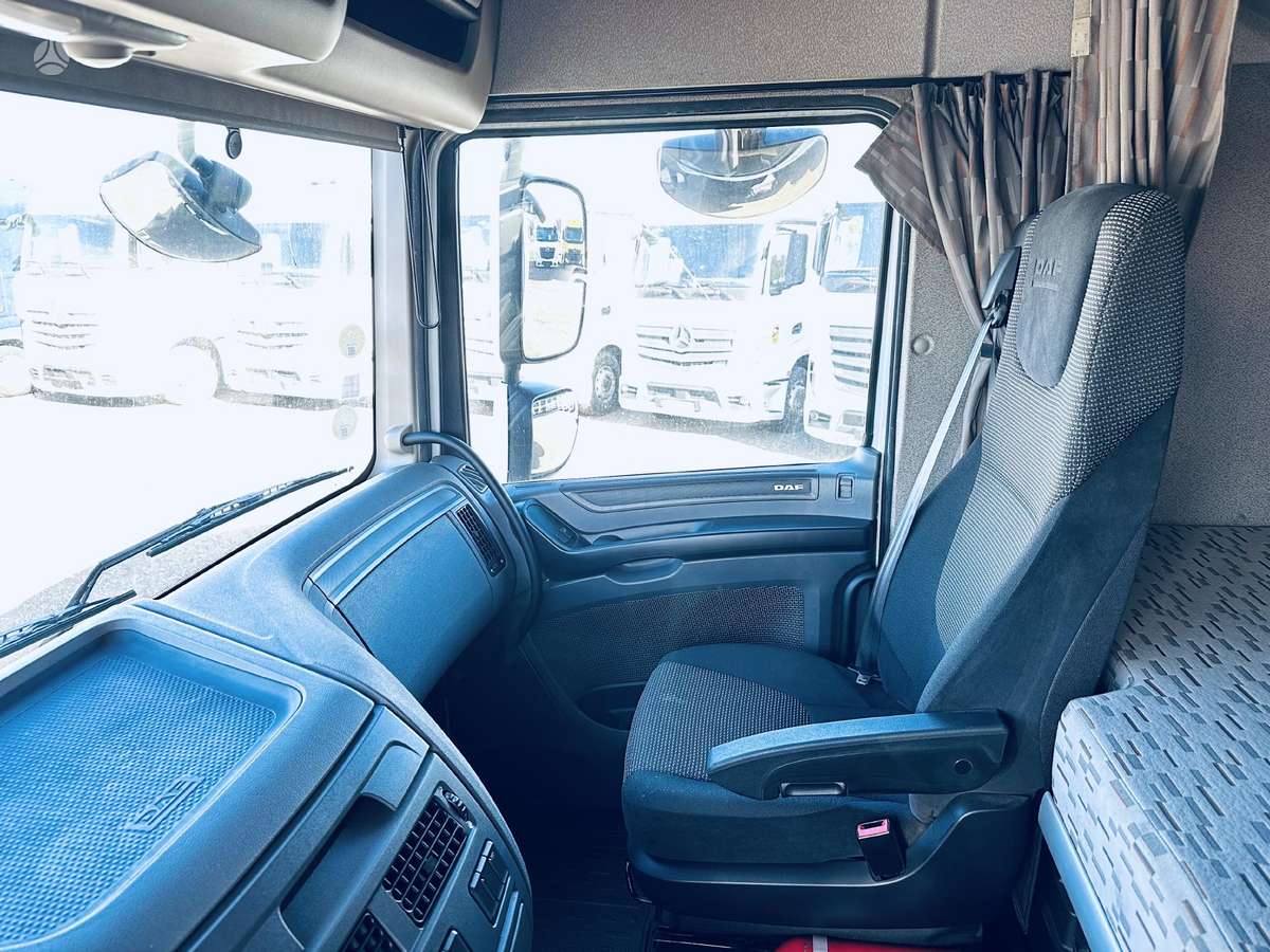 DAF XF 106.460 Space Cab, double sleeper