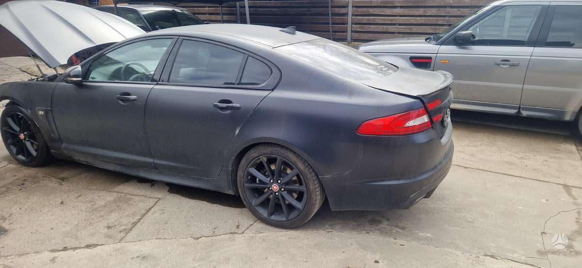 Jaguar XF по частям