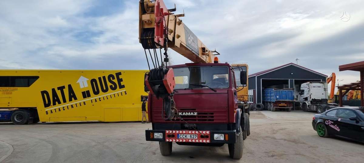 Kamaz 25 T, kranai