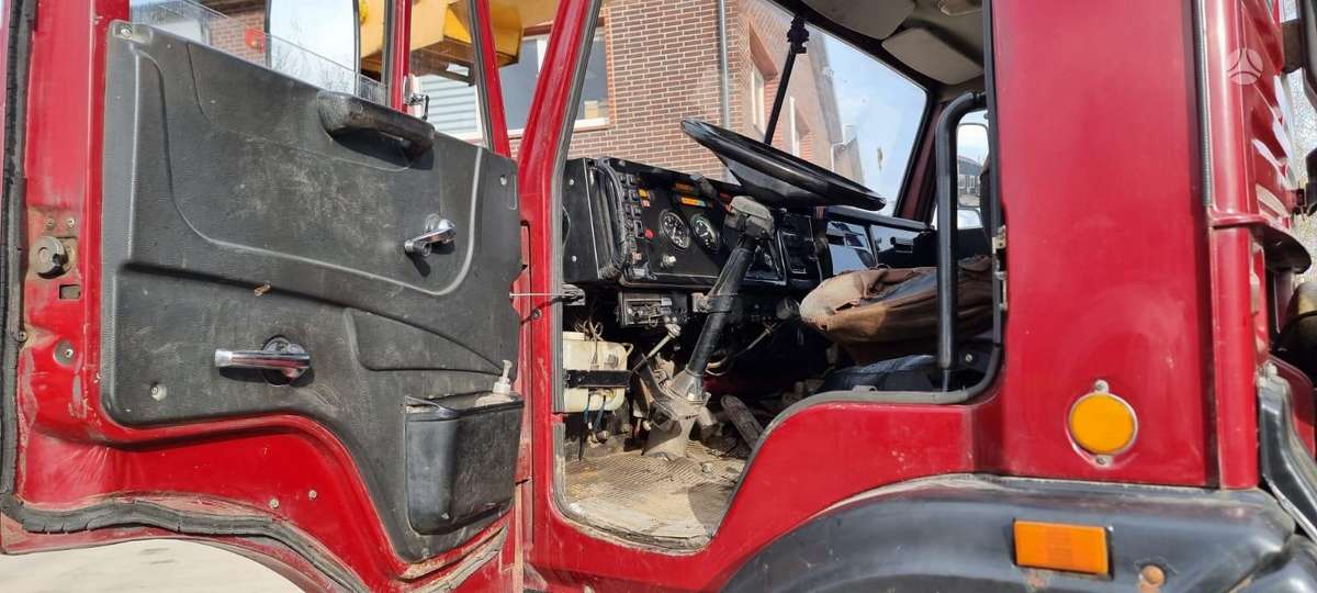 Kamaz 25 T, crane