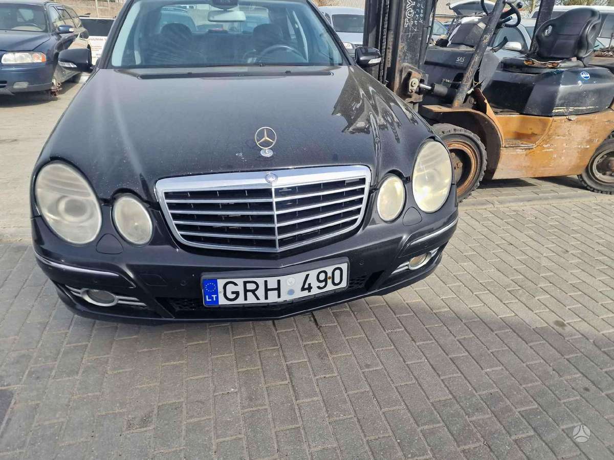 Mercedes-Benz E320 по частям