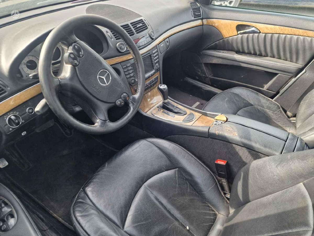 Mercedes-Benz E320 по частям