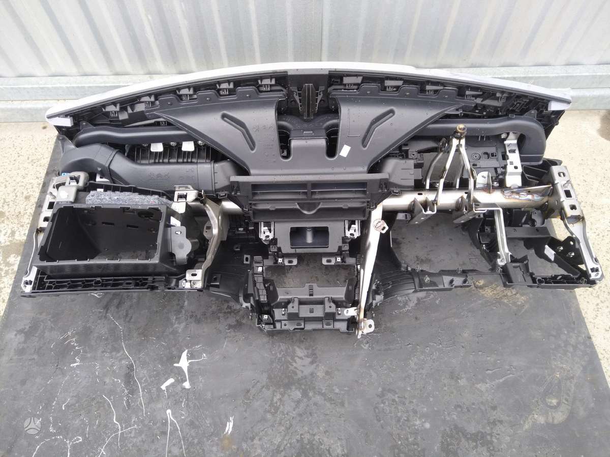 Peugeot 208 žibintai