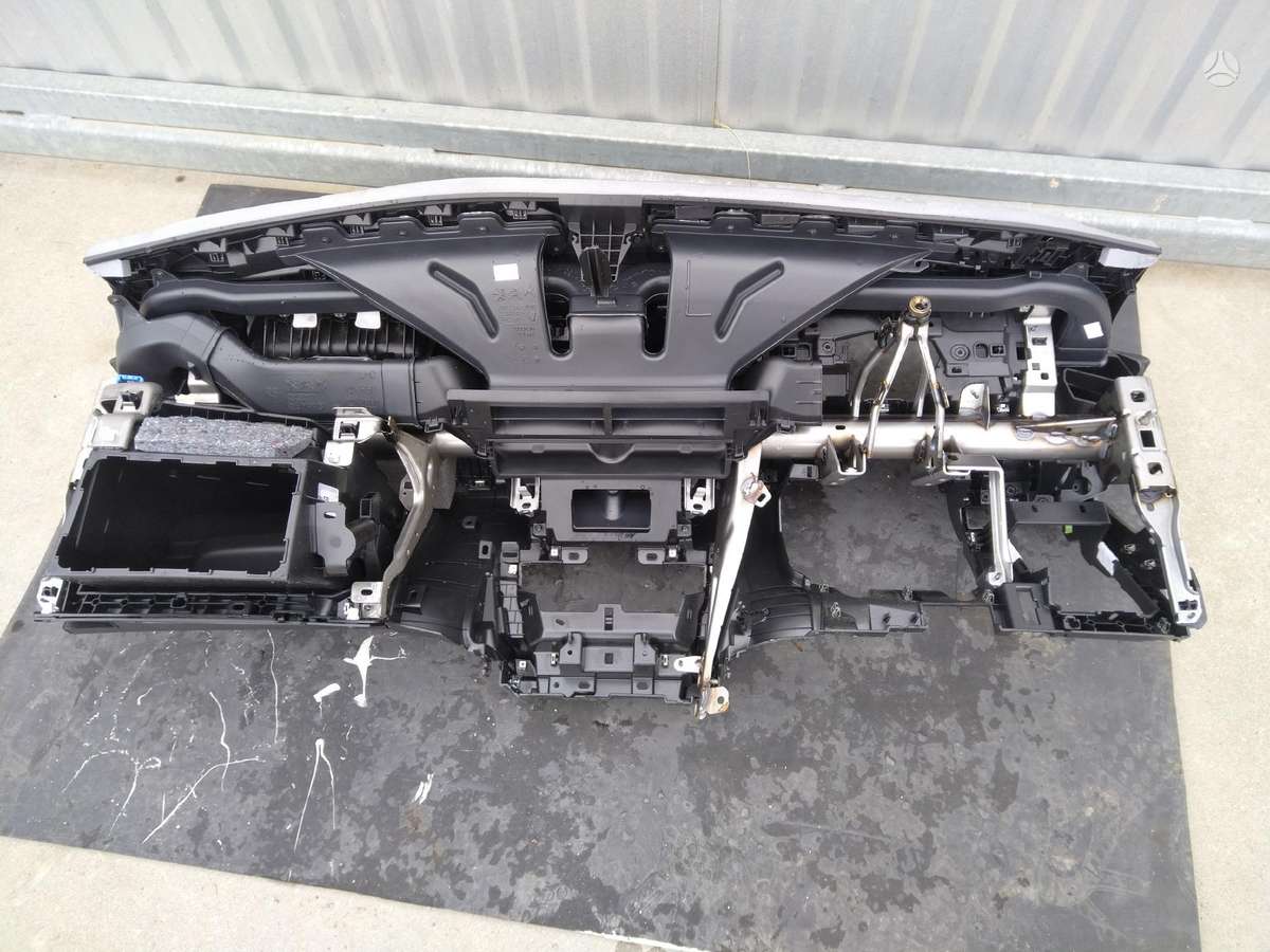 Peugeot 208 žibintai