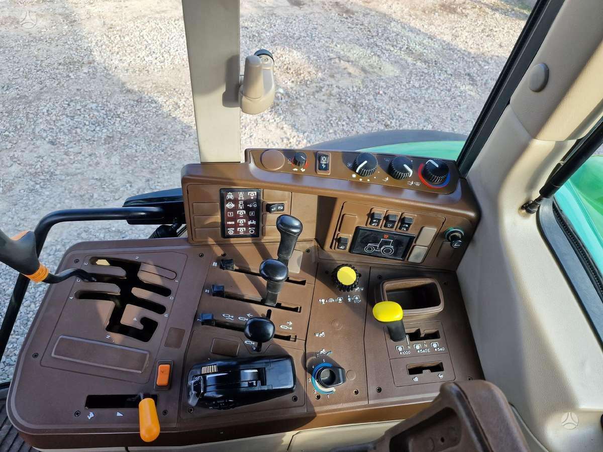 John Deere John Deere 6920, tractors