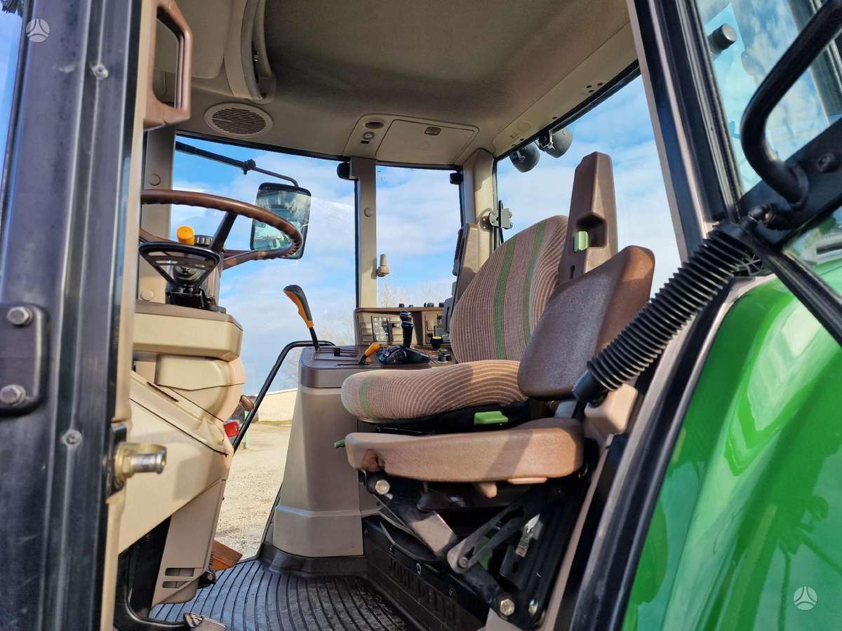 John Deere John Deere 6920, tractors