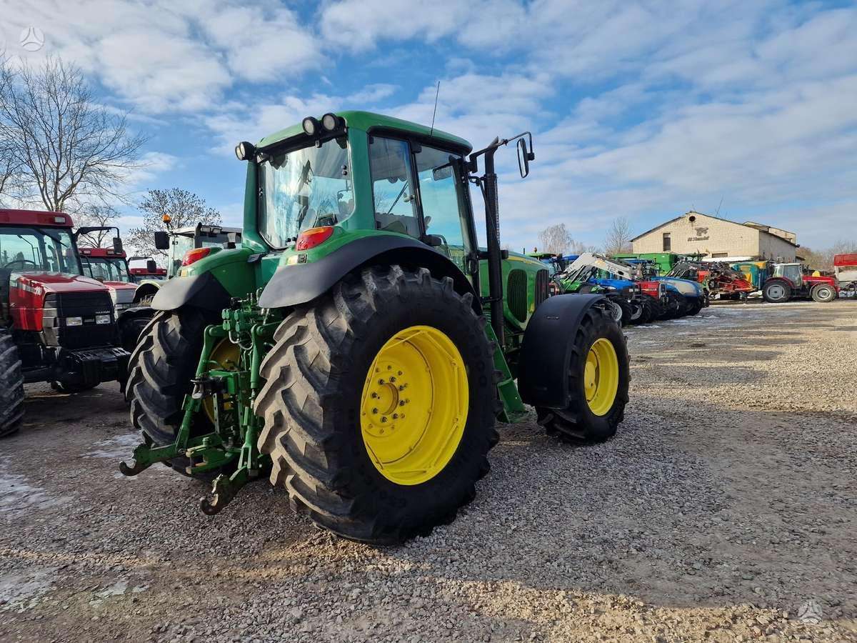 John Deere John Deere 6920, traktori