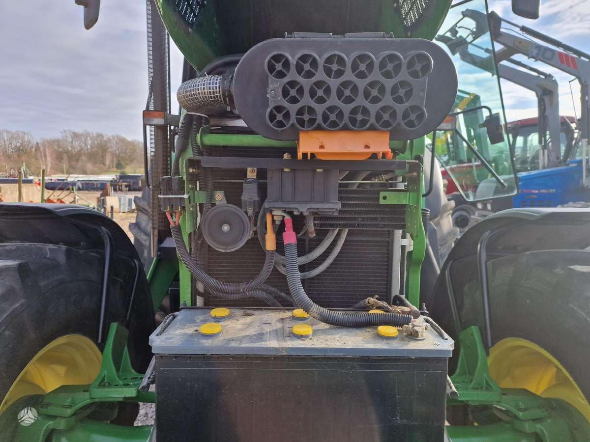 John Deere John Deere 6920, tractors