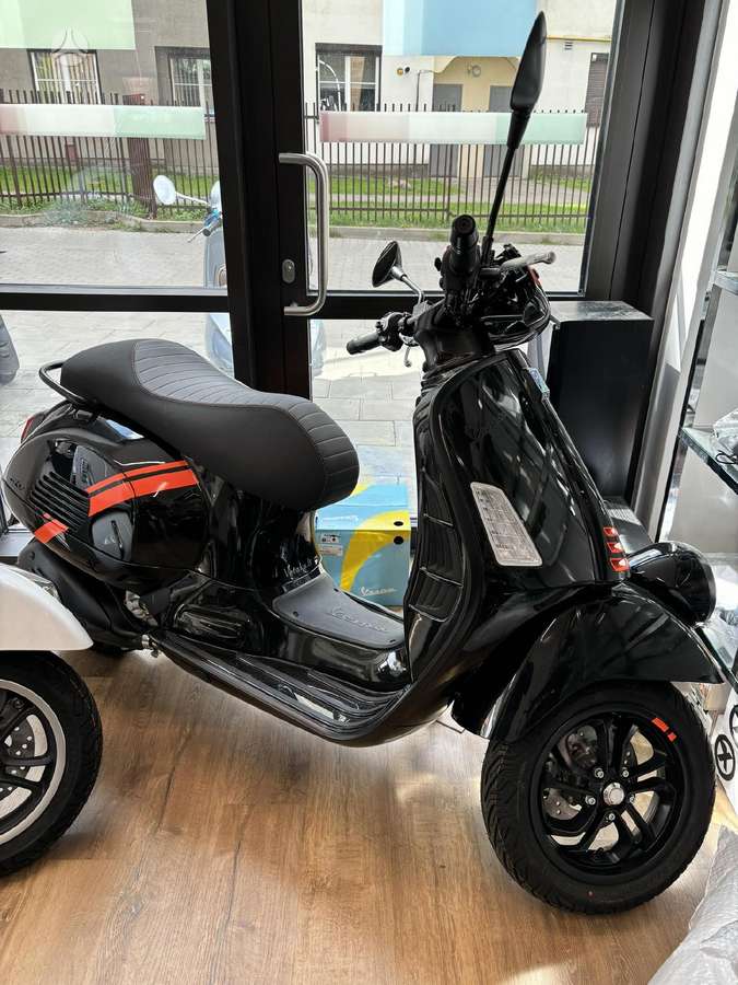Piaggio Vespa 300cc, scooters / mopeds