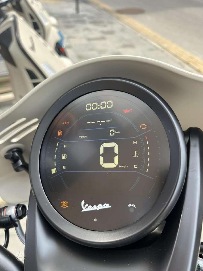 Piaggio Vespa 300cc, scooters / mopeds