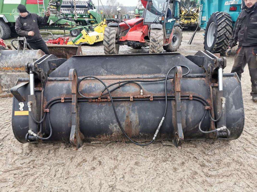 JCB Q-FIT, kausi