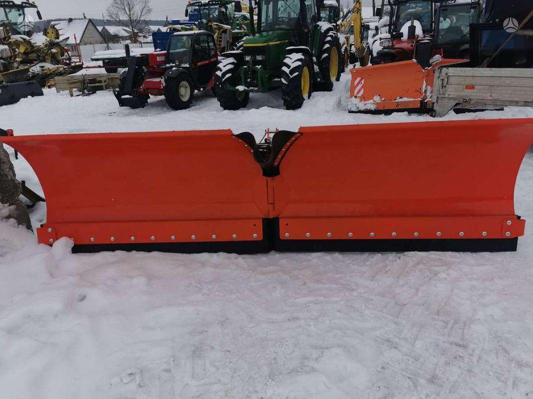 P & H 3.4m, snow plows