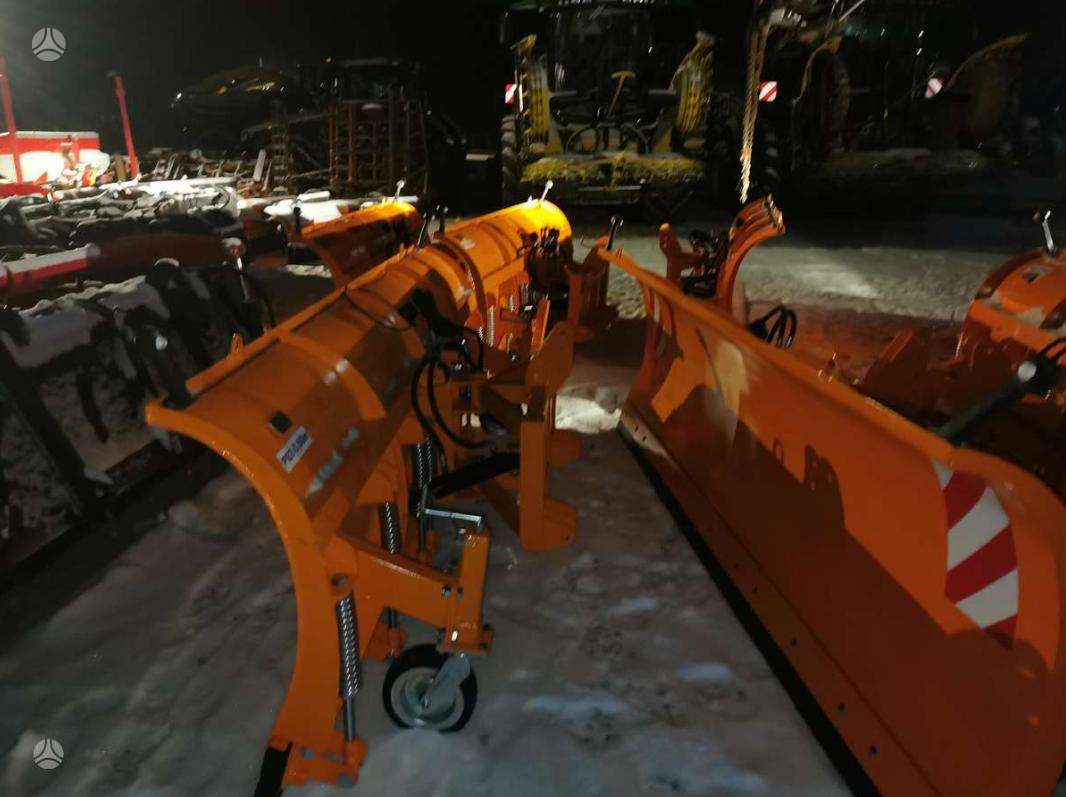 P & H 3.4m, snow plows
