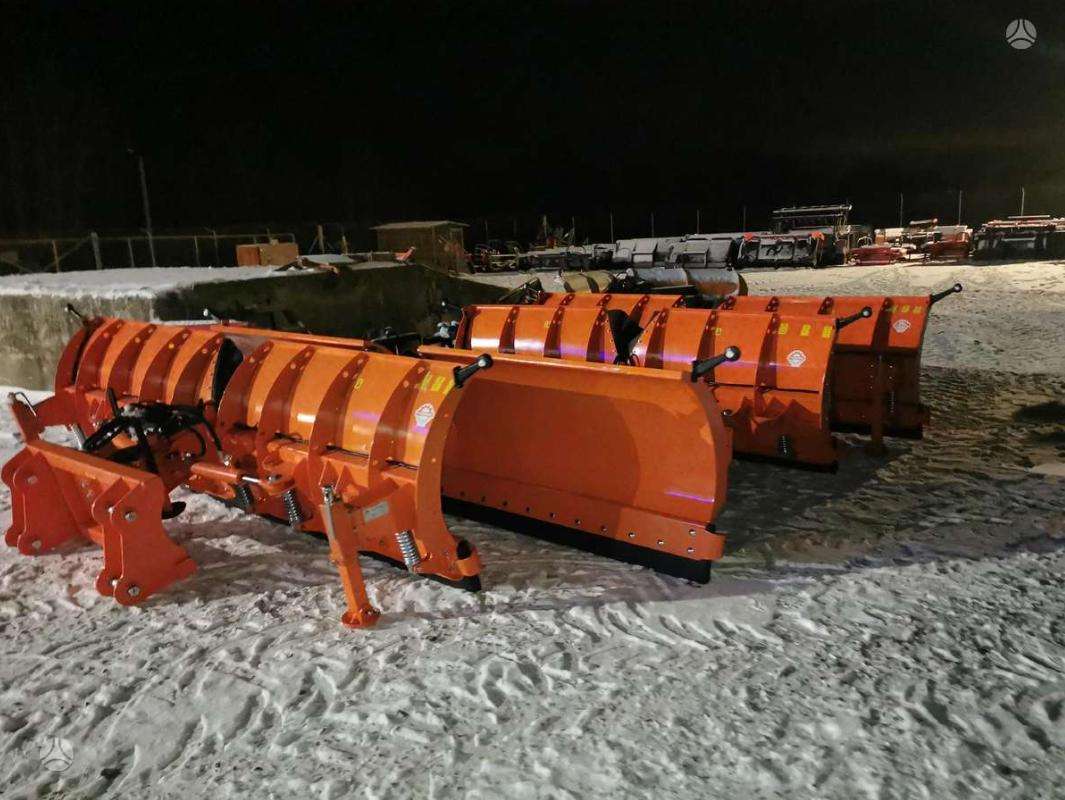 P & H 3.4m, snow plows