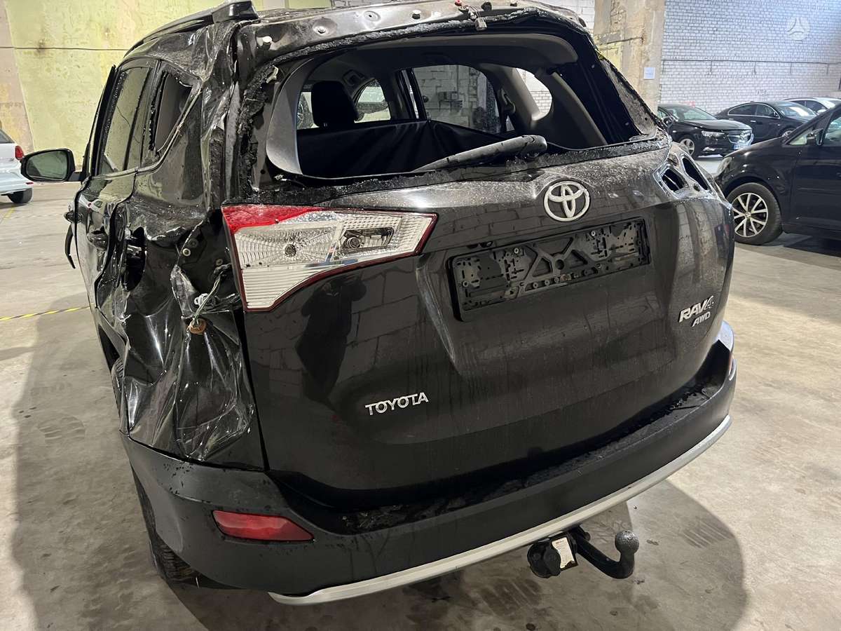 Toyota RAV4 dalimis