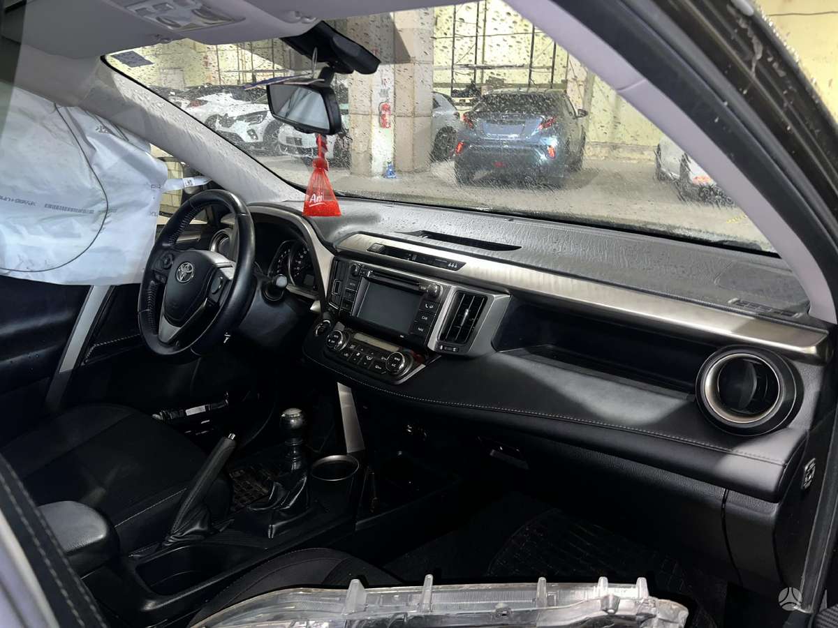 Toyota RAV4 dalimis
