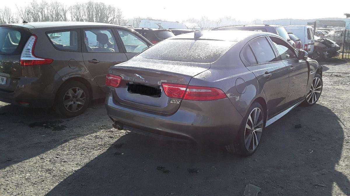 Jaguar XE, 204DTD, по частям