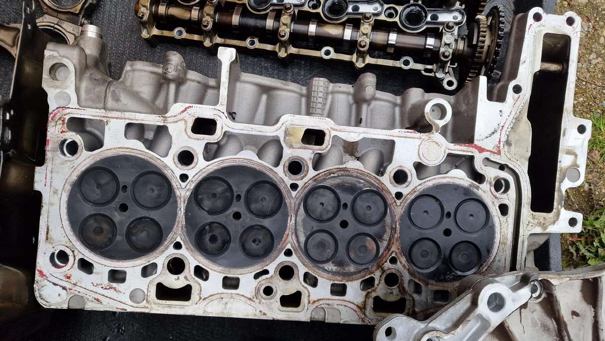 BMW 320, B47D20b, pistons, engine block, cylinder head