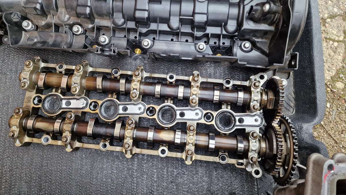 BMW 320, B47D20b, pistons, engine block, cylinder head
