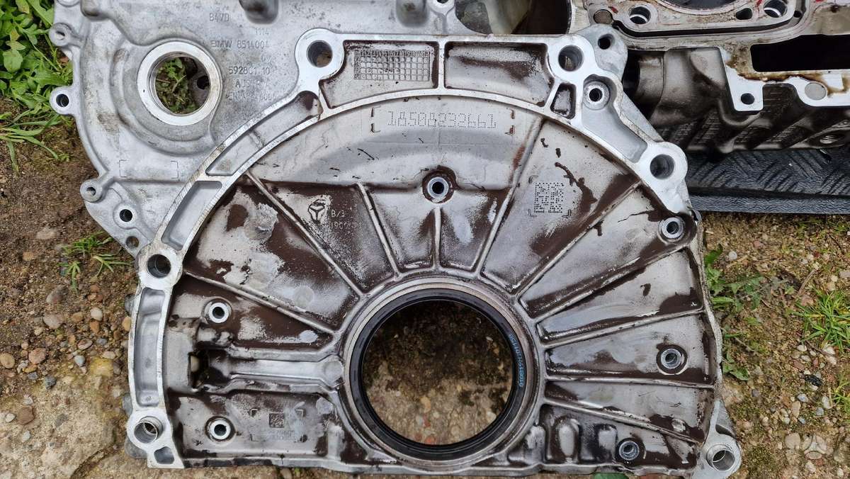 BMW 320, B47D20b, pistons, engine block, cylinder head