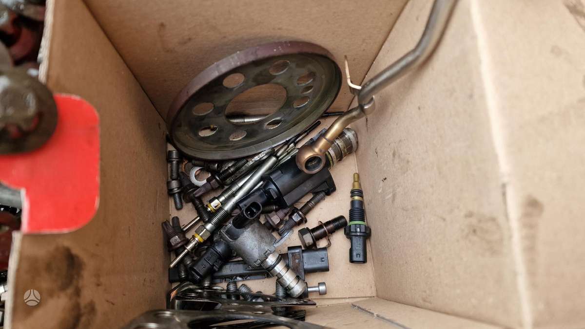BMW 320, B47D20b, pistons, engine block, cylinder head