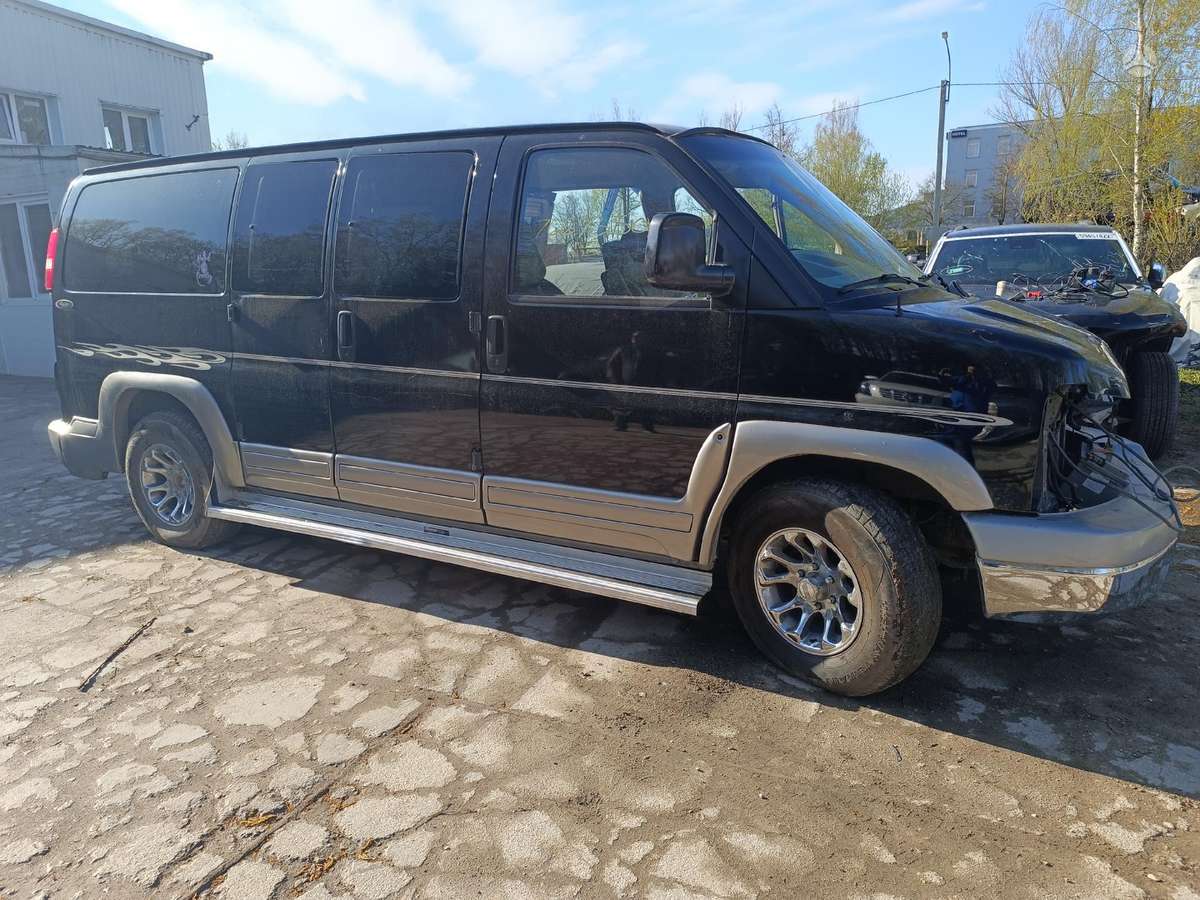 GMC Savana