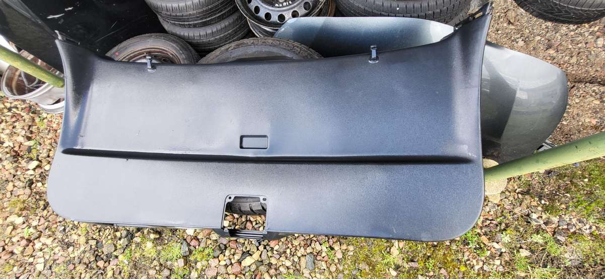 Ford Kuga hood (front, rear)