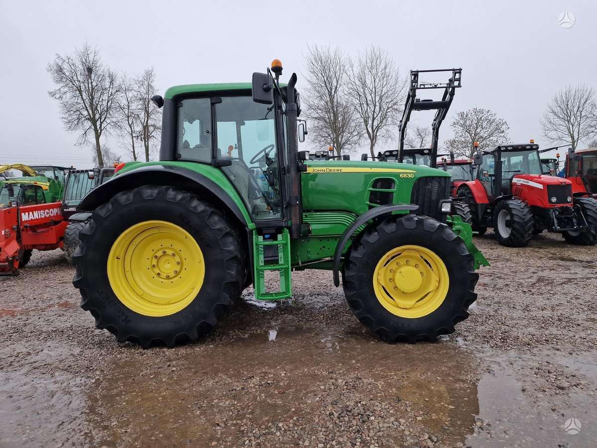 John Deere John Deere 6830, traktori