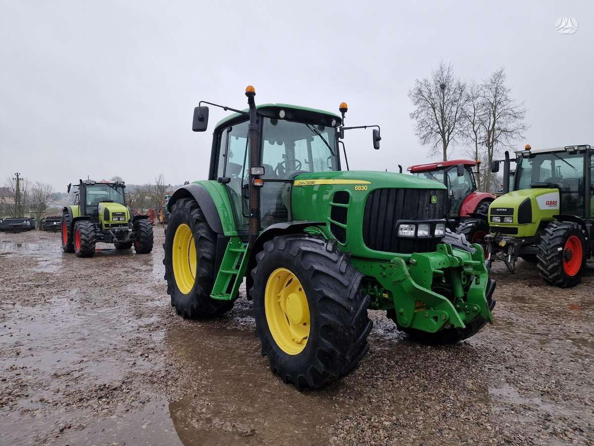 John Deere John Deere 6830, tractors
