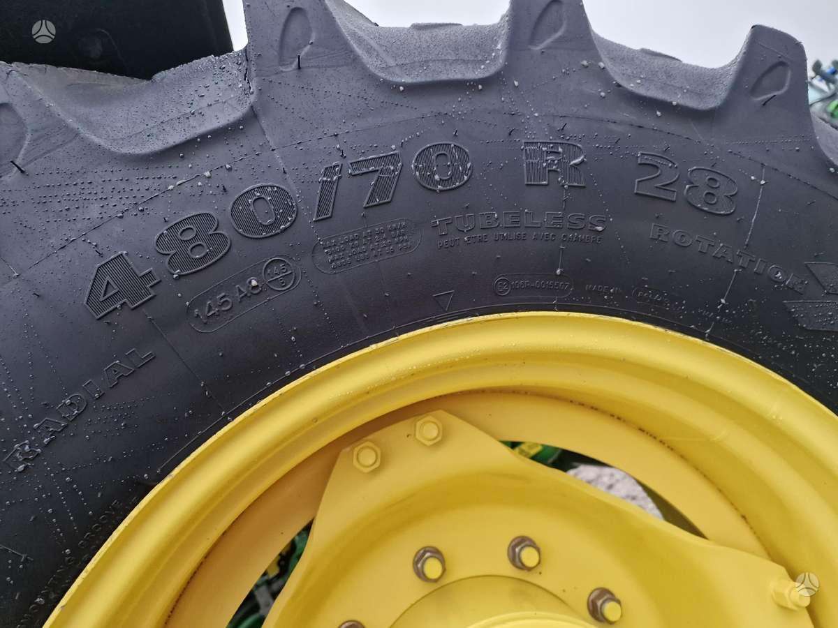 John Deere John Deere 6830, tractors
