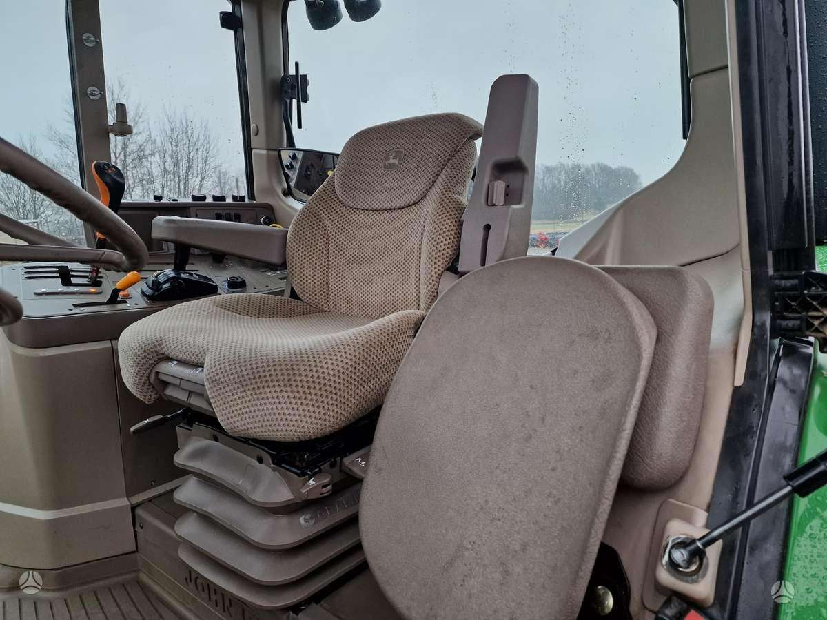 John Deere John Deere 6830, tractors