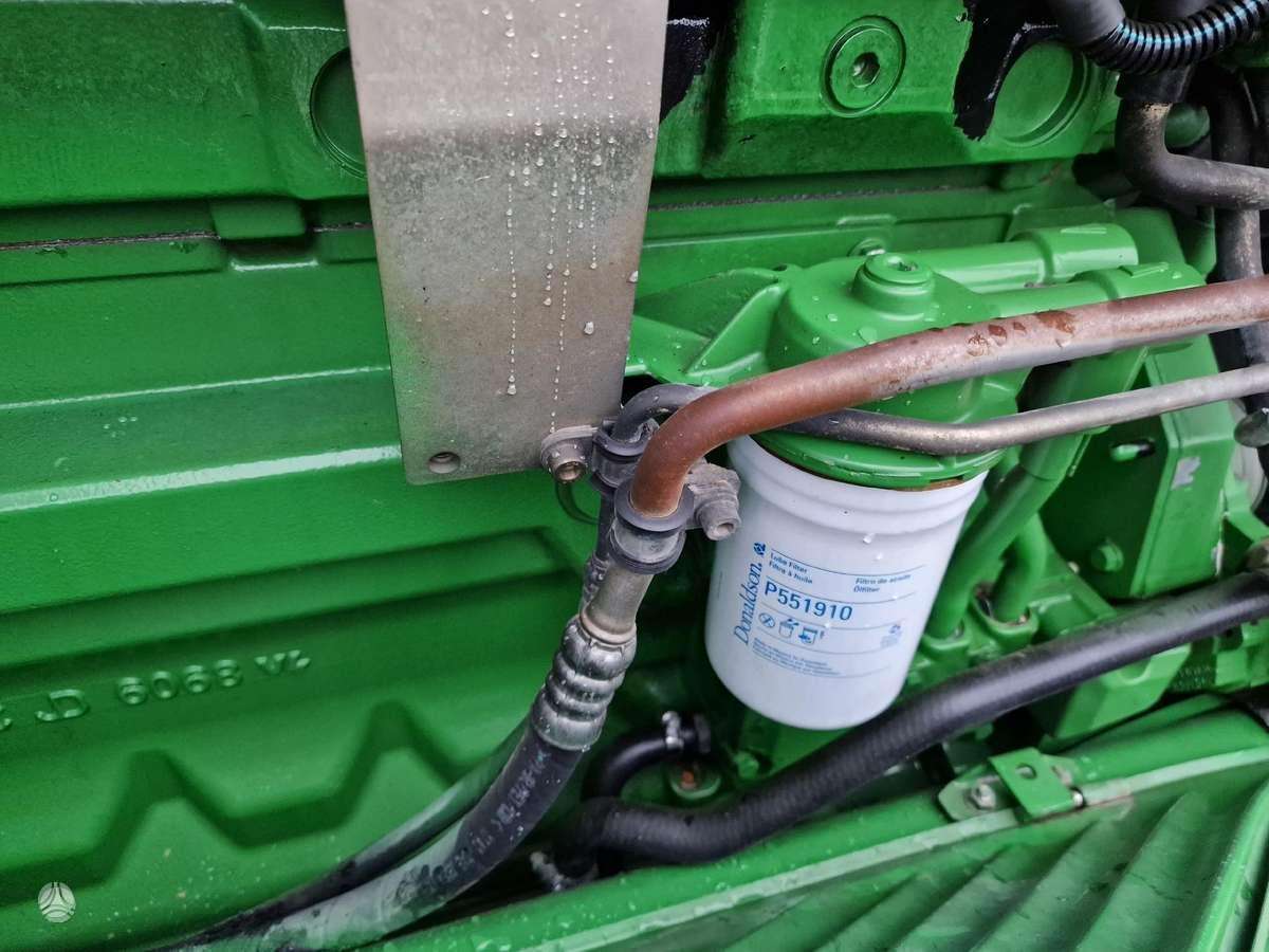 John Deere John Deere 6830, traktori