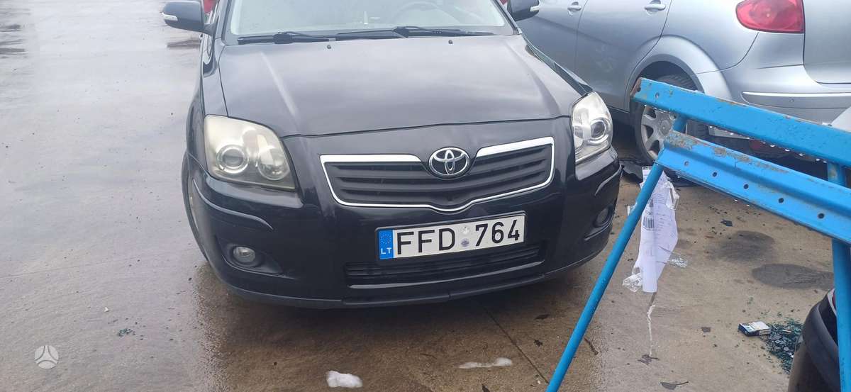 Toyota Avensis по частям