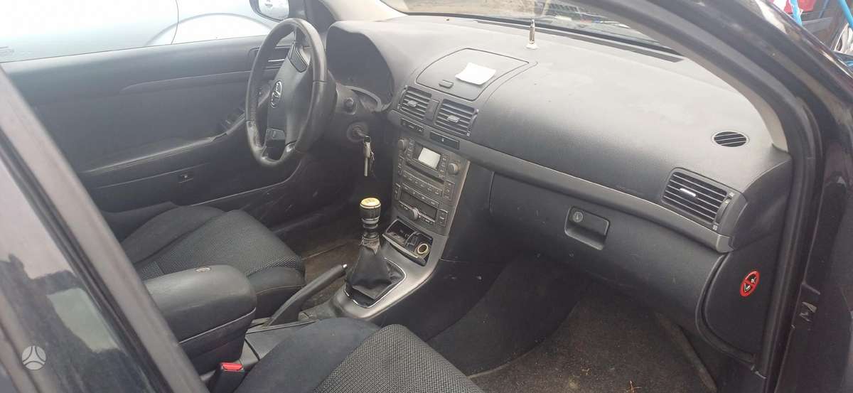 Toyota Avensis dalimis