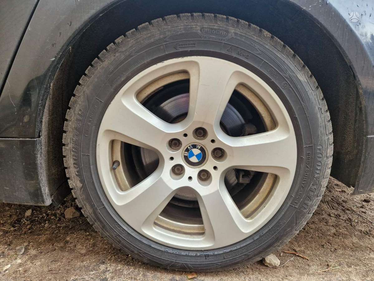BMW 530 dalimis