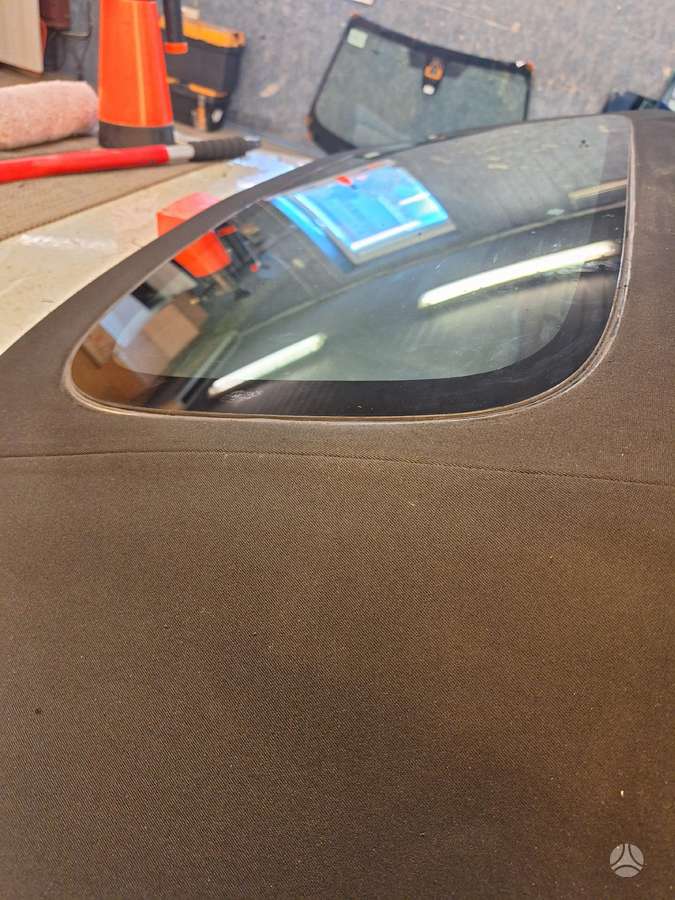 BMW 8 serija stiklai