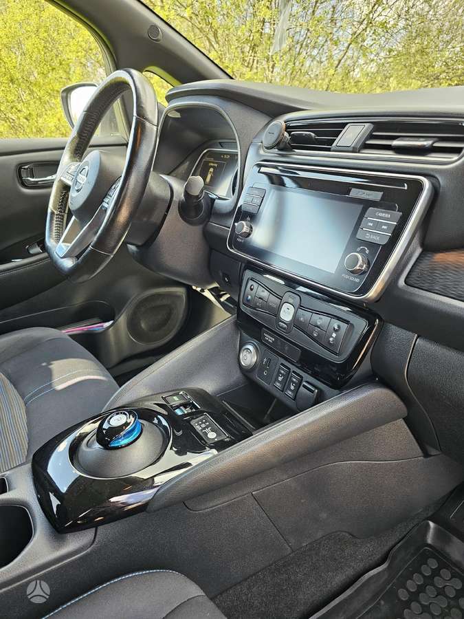 Nissan Leaf, 40 kWh, hatchback