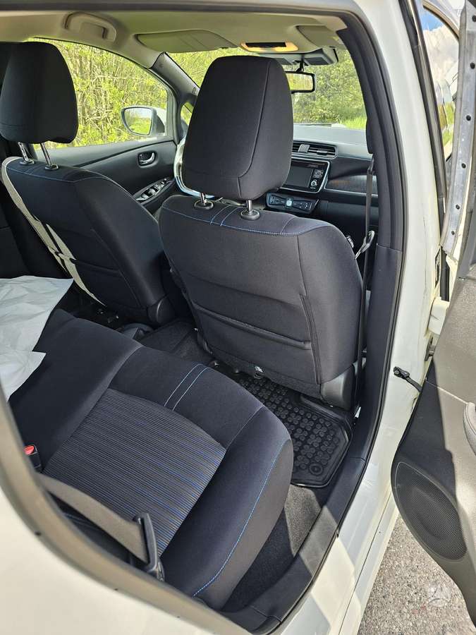 Nissan Leaf, 40 kWh, hatchback