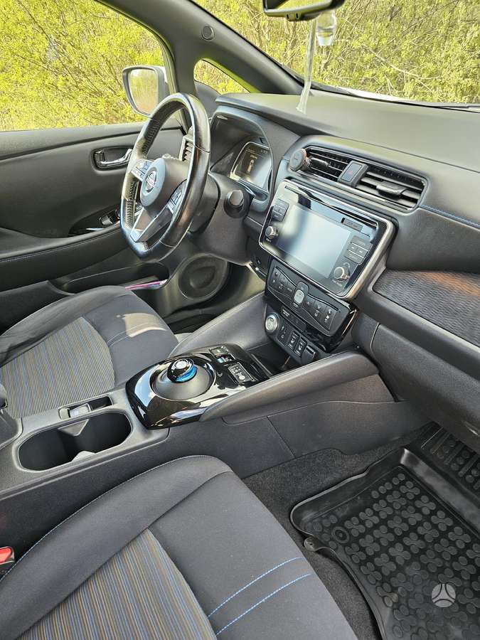Nissan Leaf, 40 kWh, hatchback
