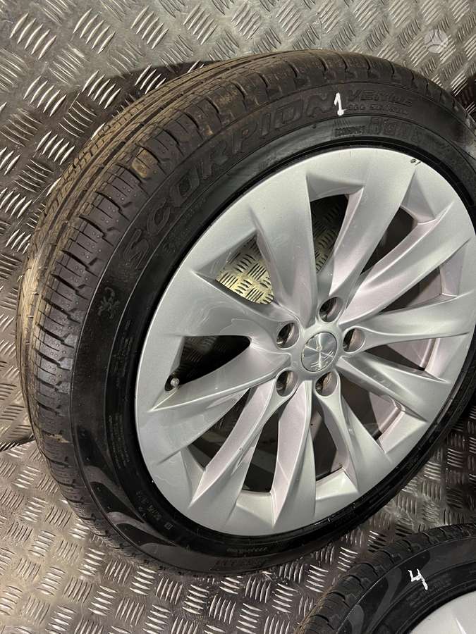 TESLA, vieglmetāla, R19
