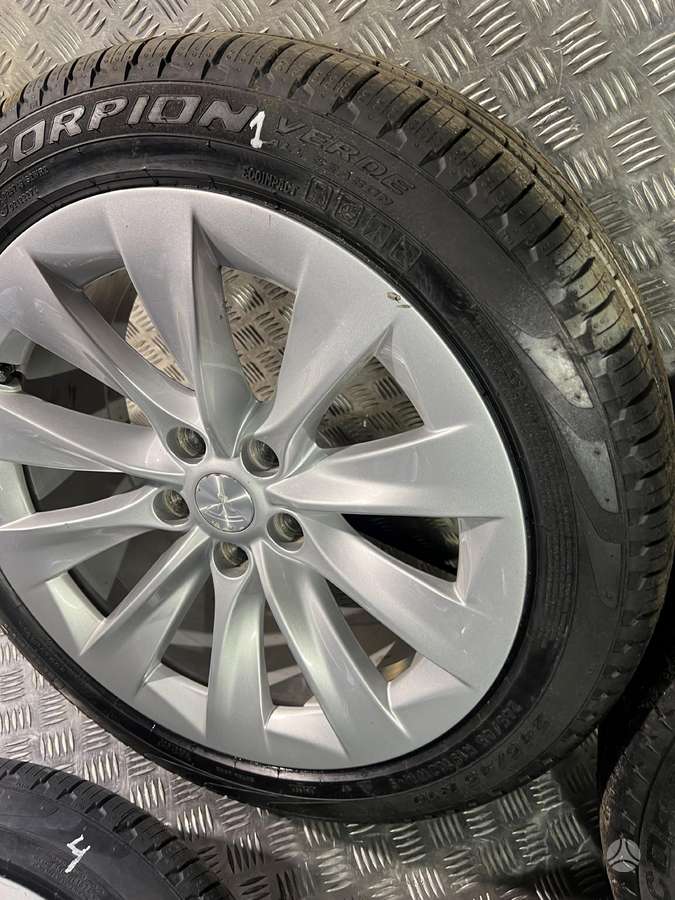 TESLA, vieglmetāla, R19