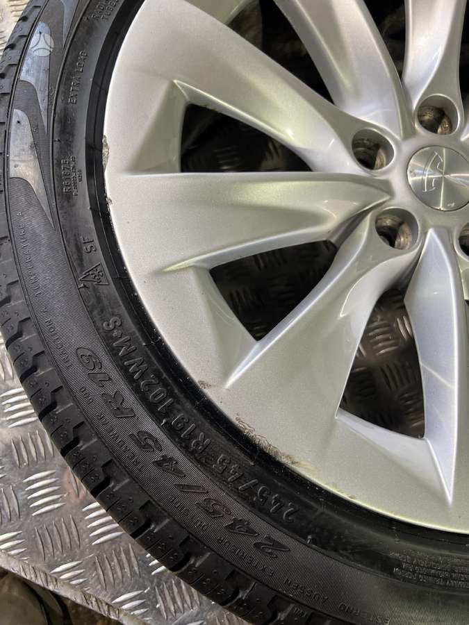 TESLA, vieglmetāla, R19