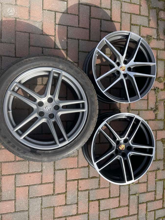 Porsche Macan Turim daugiau daliu