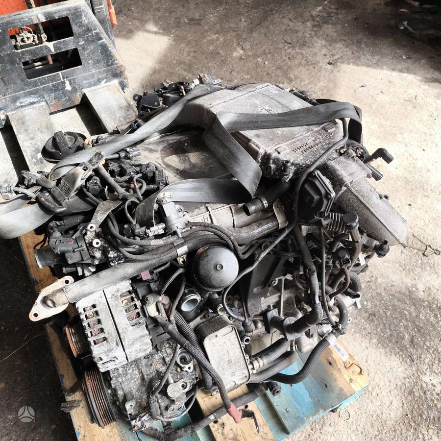 BMW X5 variklio detalės