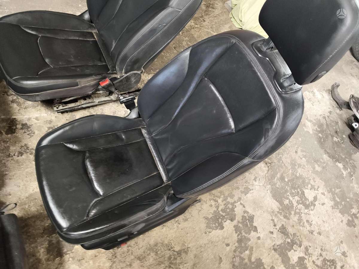 Audi Q7 Dalimis arba visas