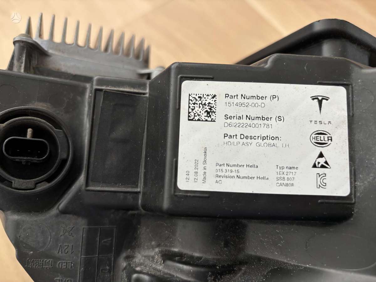 Tesla Model 3 двери, фары