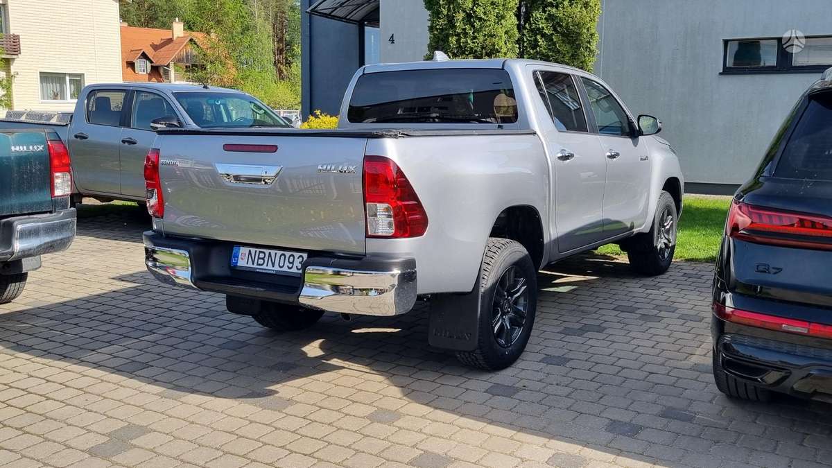 Toyota Hilux, 2.4 l., Пикап