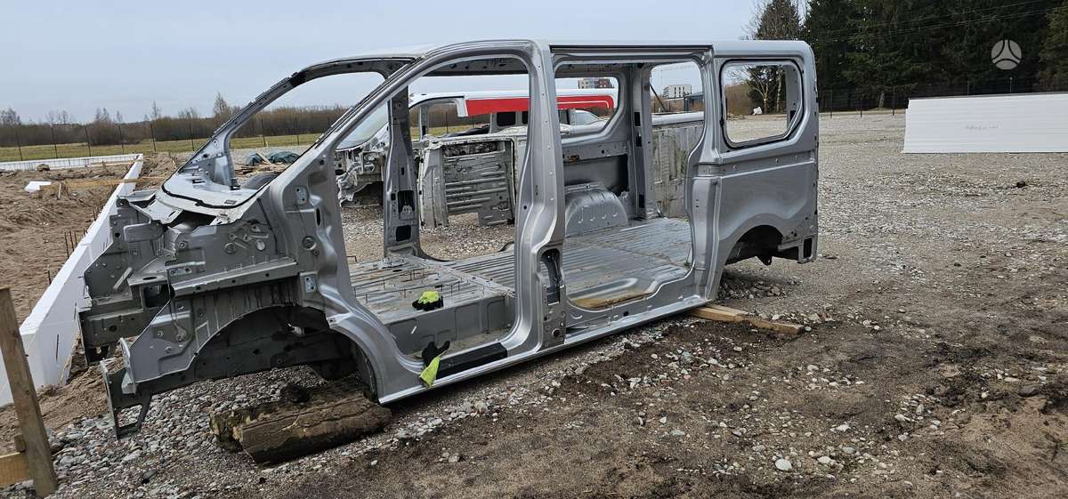 Renault Trafic по частям. Kėbulas pjaustomas dalimis